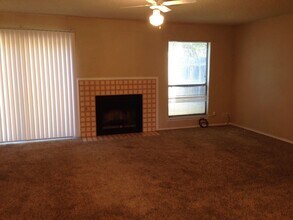 6931 Wright Way St in San Antonio, TX - Building Photo - Building Photo