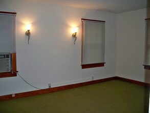 331 W Cedar St, Unit Apt#3 in Springfield, IL - Building Photo - Building Photo