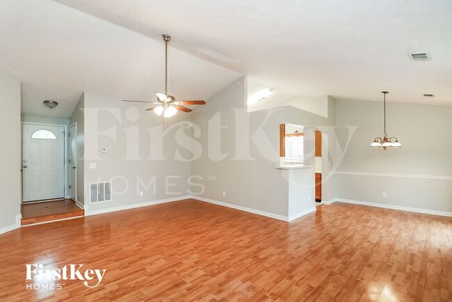 3374 Tia Trace NW in Kennesaw, GA - Foto de edificio - Building Photo
