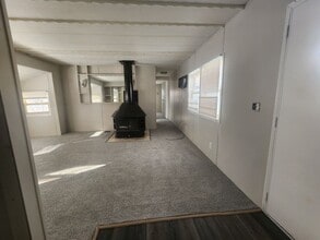 Starlight Mobile Home Park in Brighton, MI - Foto de edificio - Interior Photo