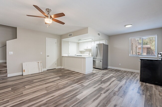 4744 E Portland St in Phoenix, AZ - Foto de edificio - Building Photo