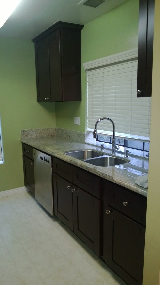 13104 Wimberly Sq, Unit 68 in San Diego, CA - Building Photo - Building Photo