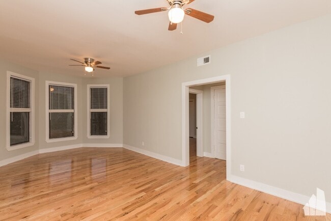 629 W Oakdale Ave, Unit 2BD in Chicago, IL - Building Photo - Building Photo