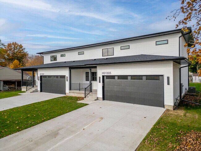 1305 W 19th St in Cedar Falls, IA - Foto de edificio - Building Photo