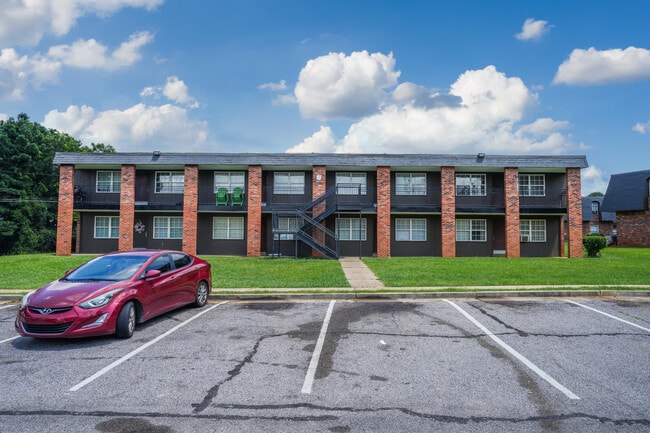 Summit at the Village Apartments in Meridian, MS - Foto de edificio - Building Photo