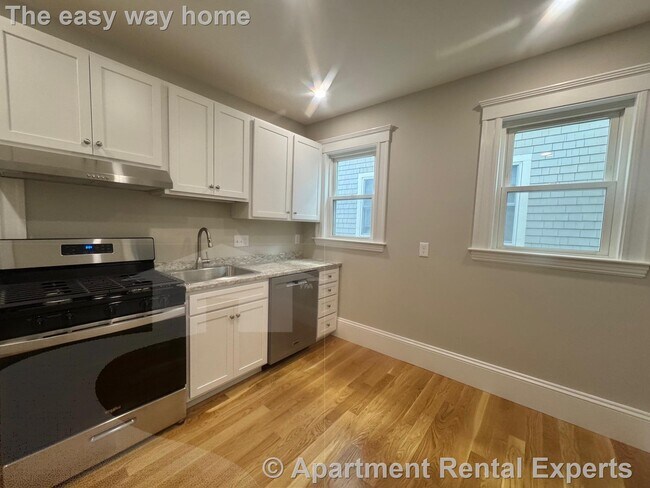 11 Belmont Square in Somerville, MA - Foto de edificio - Building Photo