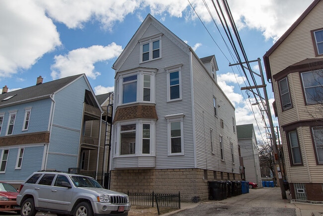 property at 1211 W Melrose St