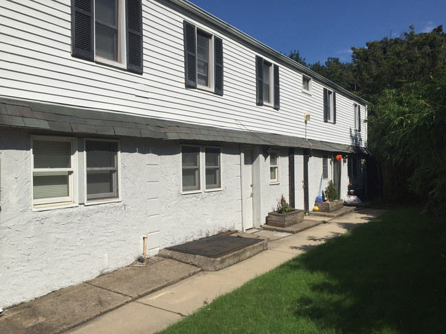 Bayside Five-Unit Multifamily with Parking in Bayside, NY - Building Photo - Building Photo