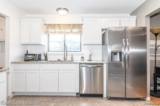 3800 Elmhurst Ave in Royal Oak, MI - Building Photo - Building Photo