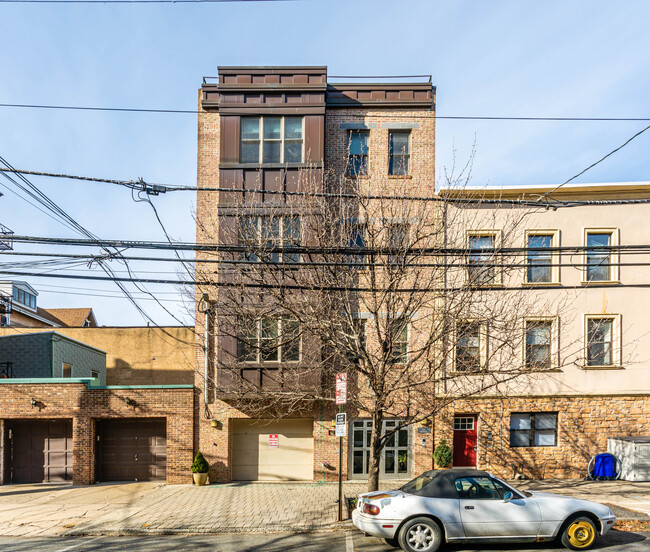 108 Madison St in Hoboken, NJ - Foto de edificio - Building Photo