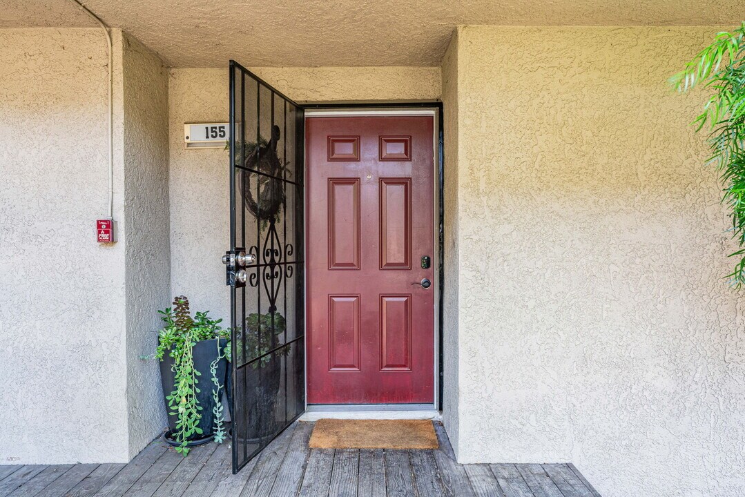 665 Dartmore Ln in Hayward, CA - Building Photo