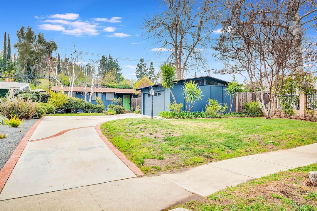 22912 Calabash St in Los Angeles, CA - Building Photo