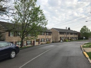 329 Glaser Ave in Pittsburgh, PA - Foto de edificio - Building Photo