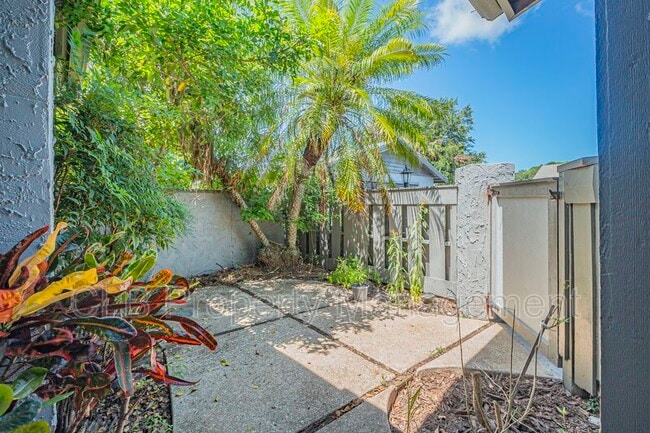 251 Orange Grove Dr in Ormond Beach, FL - Foto de edificio - Building Photo