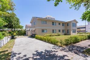 2880 S Le Jeune Rd in Miami, FL - Building Photo - Building Photo