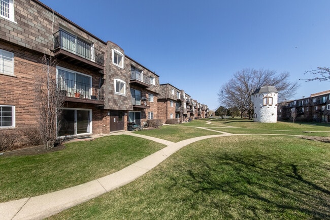 property at 9379 Bay Colony Dr