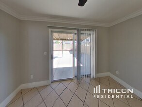 4548 Little Wren Ln in Las Vegas, NV - Building Photo - Building Photo