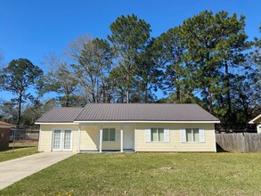 239 Pointe S Dr in Hinesville, GA - Building Photo - Building Photo