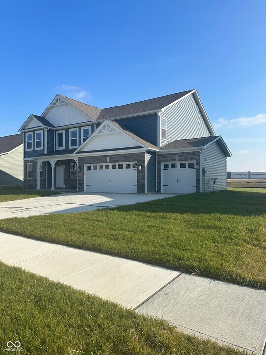 281 Dyson Dr in Whiteland, IN - Building Photo