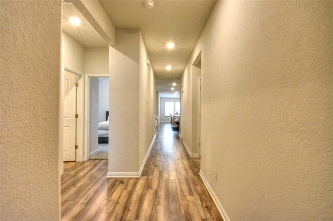 257 Fossil Dr in Kyle, TX - Building Photo - Building Photo