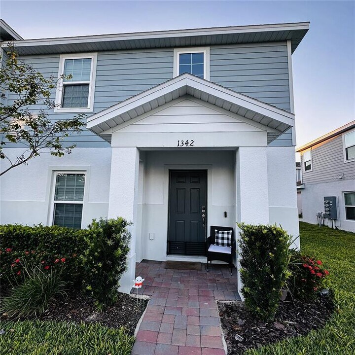1342 Blazing Star Ln in Davenport, FL - Building Photo