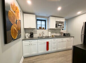 952 N Hoyne Ave, Unit 4 in Chicago, IL - Building Photo - Building Photo