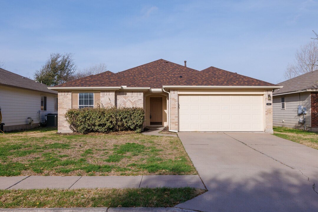 109 Fistral Dr in Hutto, TX - Building Photo