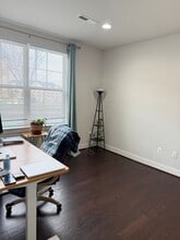 22102 Cabin Branch Ave in Clarksburg, MD - Foto de edificio - Building Photo