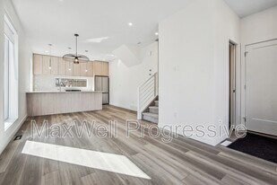 9017-9093 93 St NW in Edmonton, AB - Building Photo