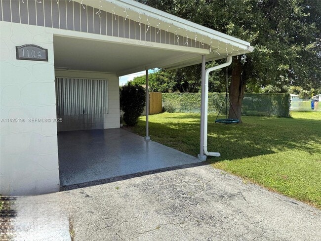 1104 E Jasmine Rd in Lehigh Acres, FL - Building Photo - Building Photo