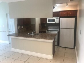 6740 NW 175th Ln in Hialeah, FL - Building Photo - Building Photo