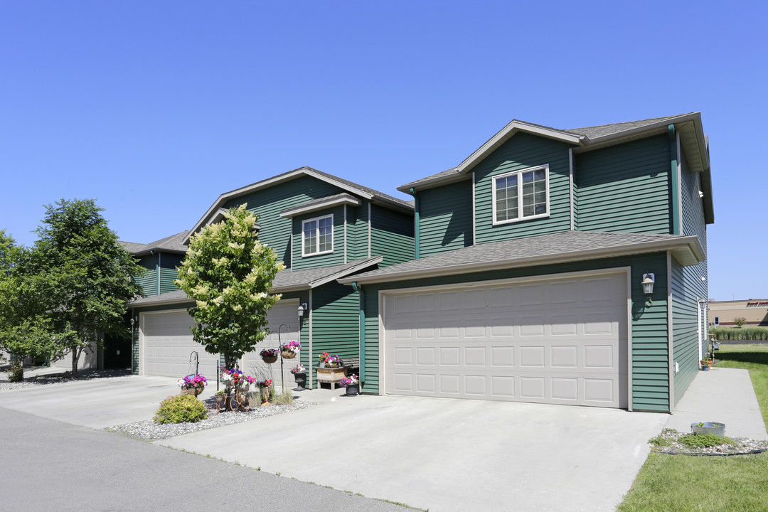 Townhomes at Mallard Creek in Moorhead, MN - Building Photo