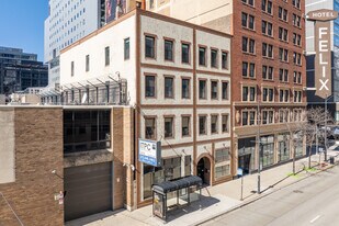 670 N Clark St in Chicago, IL - Building Photo