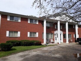 Colonial Manor 224 Hill Court Apartments