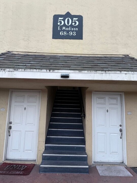 505 E Madison Ave in El Cajon, CA - Building Photo