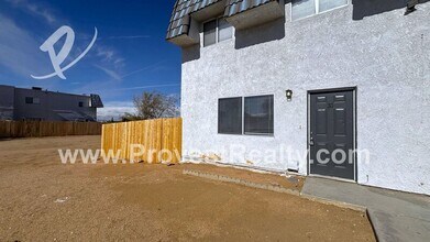 22544 Sioux Rd in Apple Valley, CA - Building Photo - Building Photo