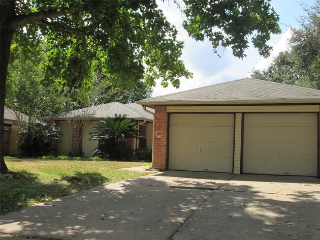 2506 Portland Dr in Richmond, TX - Foto de edificio - Building Photo