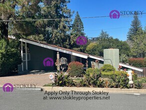 137 Donna Maria Way in Orinda, CA - Building Photo - Building Photo