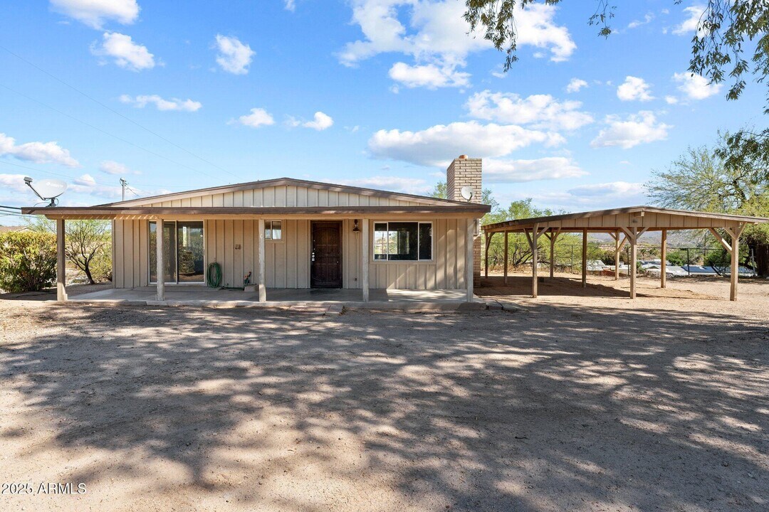 692 W Wickenburg Way in Wickenburg, AZ - Building Photo