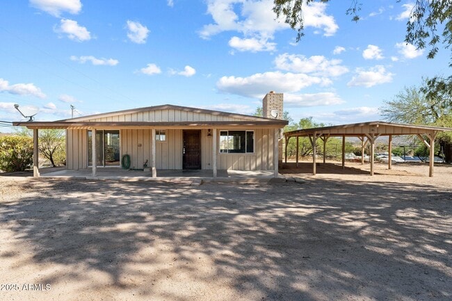 property at 692 W Wickenburg Way