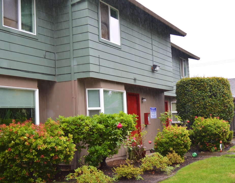 Greenbrook Apartments in Gresham, OR - Building Photo