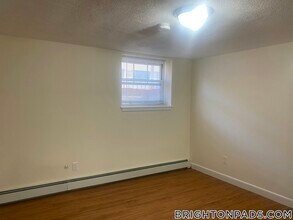 176 N Beacon St in Boston, MA - Foto de edificio - Building Photo