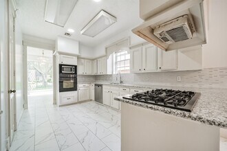 15738 Fleetwood Oaks Dr in Houston, TX - Building Photo - Building Photo