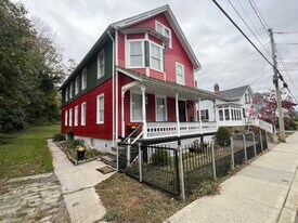 39 Pearl St in Groton, CT - Building Photo