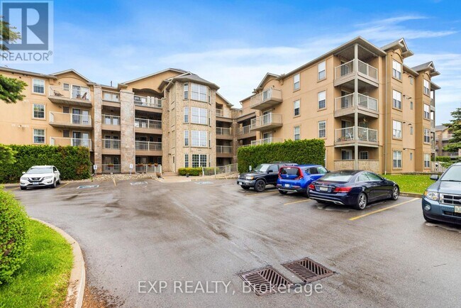 1470-1470 Bishops Gate in Oakville, ON - Building Photo - Building Photo