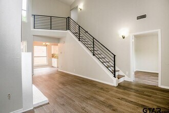 5811 Hollytree Dr in Tyler, TX - Building Photo - Building Photo