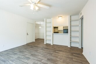 Southern Oaks in Mobile, AL - Building Photo - Building Photo