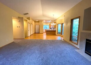 12712 SW Rocky Mountain Ct in Tigard, OR - Building Photo - Building Photo
