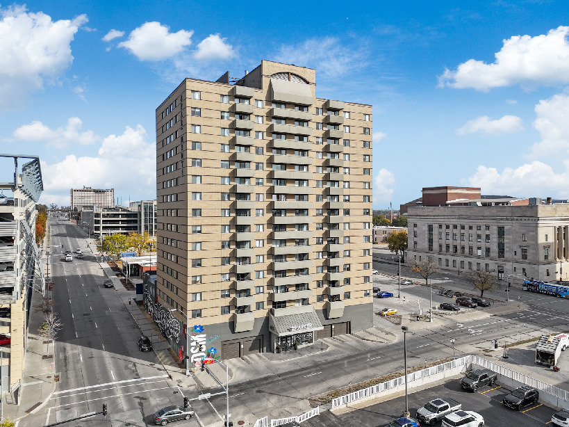 The Parker at Seventh in Des Moines, IA - Building Photo