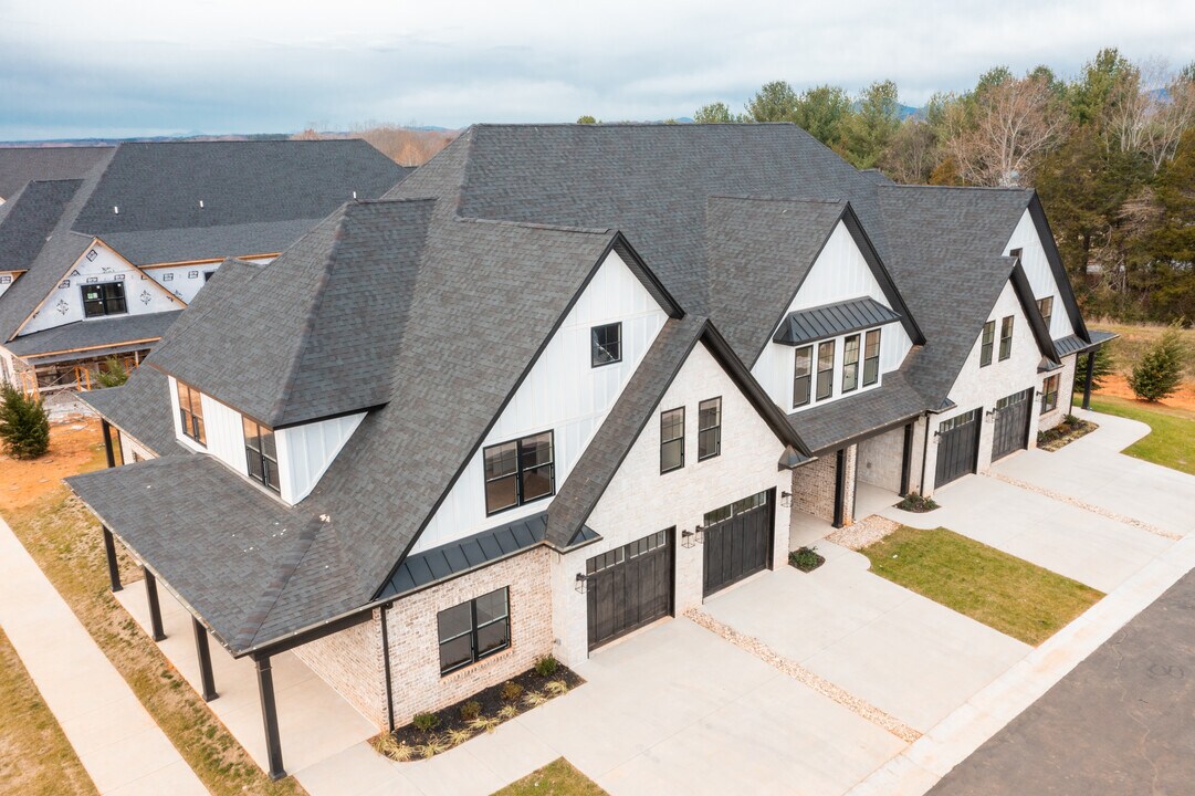 1044 S Westyn Loop in Forest, VA - Foto de edificio